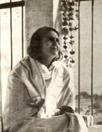 Anandamayi Ma in Courtyard